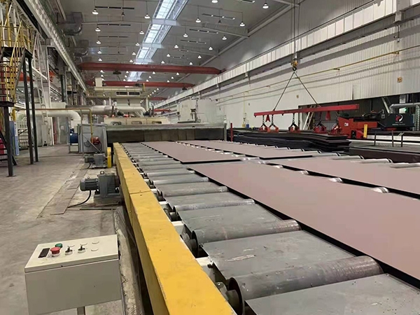 3.8米鋼板預(yù)熱、拋丸、自動(dòng)噴漆、活性炭吸附、脫附催化燃燒處理線